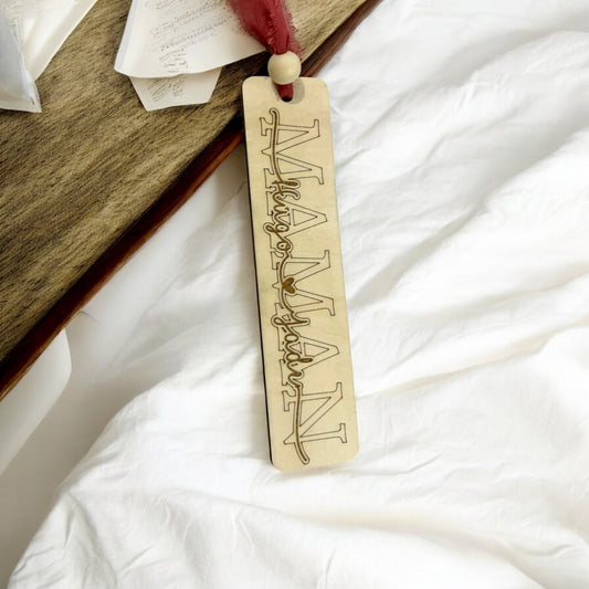 Marque-page personnalisé en bois – Maman & prénoms des enfants